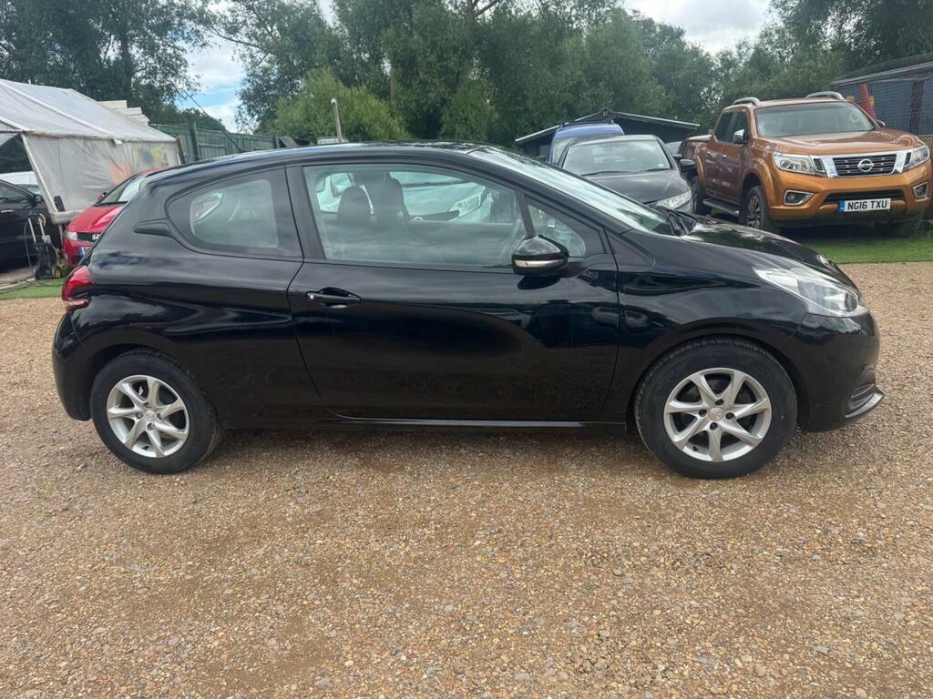 Peugeot 208 Active Black #34