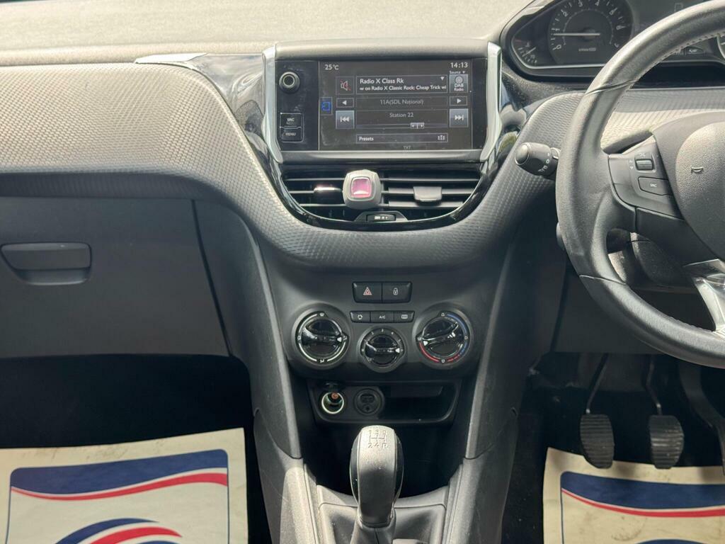 Peugeot 208 Active Black #42