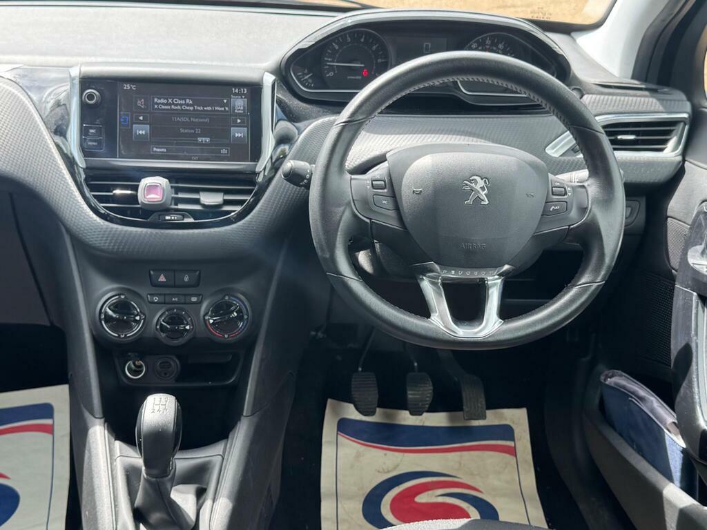 Peugeot 208 Active Black #44
