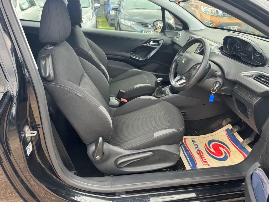 Peugeot 208 Active Black #36