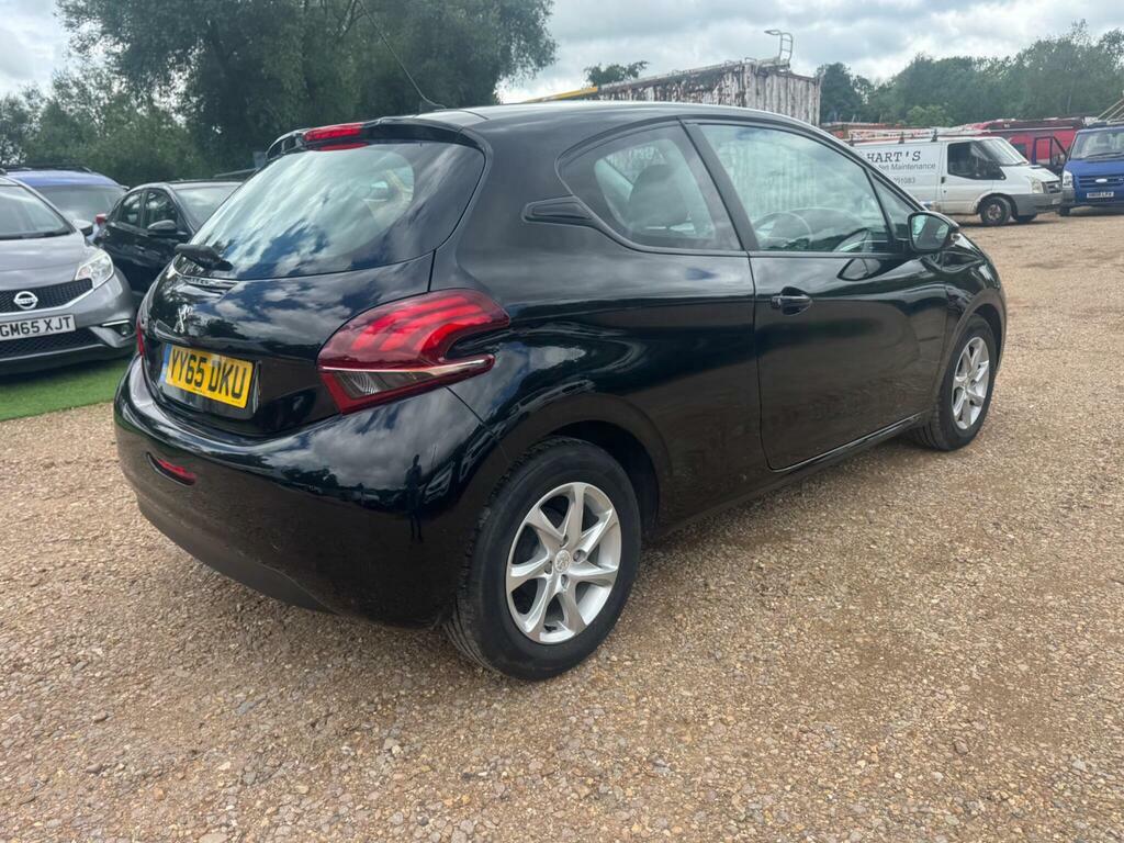 Peugeot 208 Active Black #32