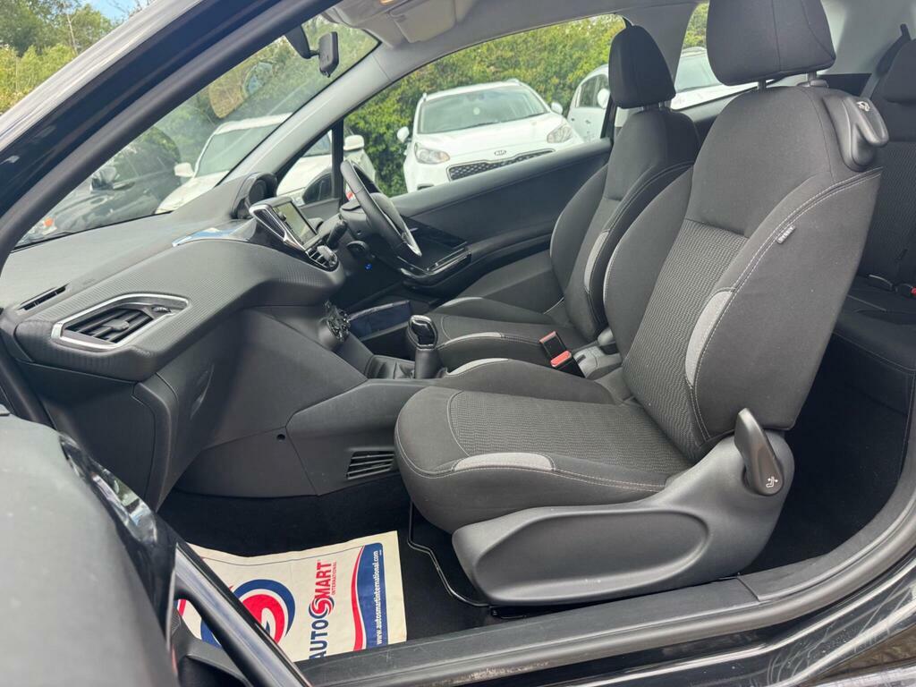 Peugeot 208 Active Black #38