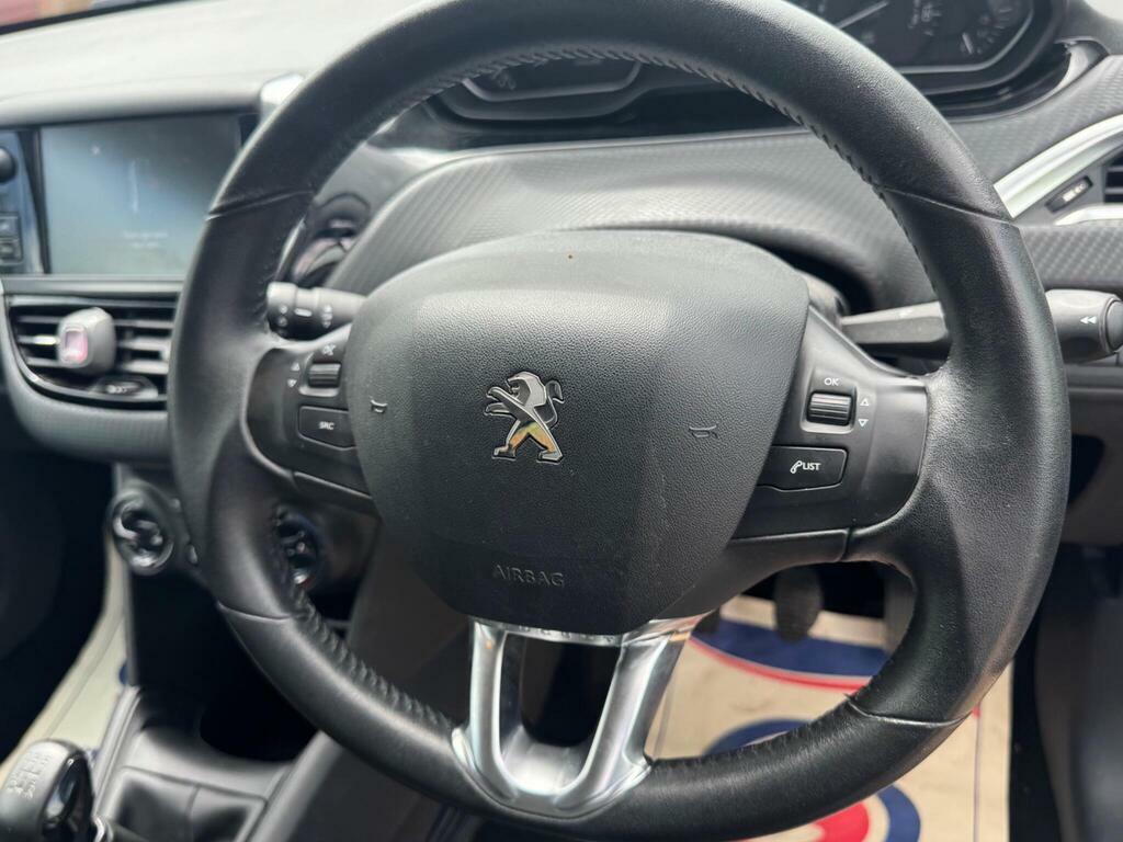 Peugeot 208 Active Black #45