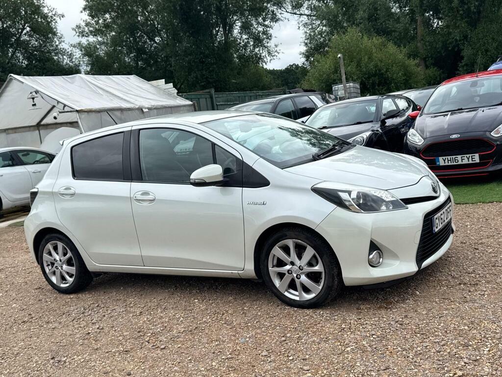 Toyota Yaris Hatchback Black #6