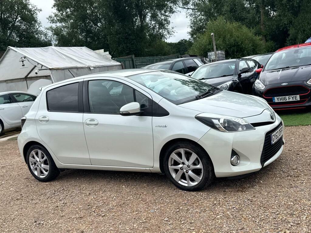 Toyota Yaris Hatchback Black #5