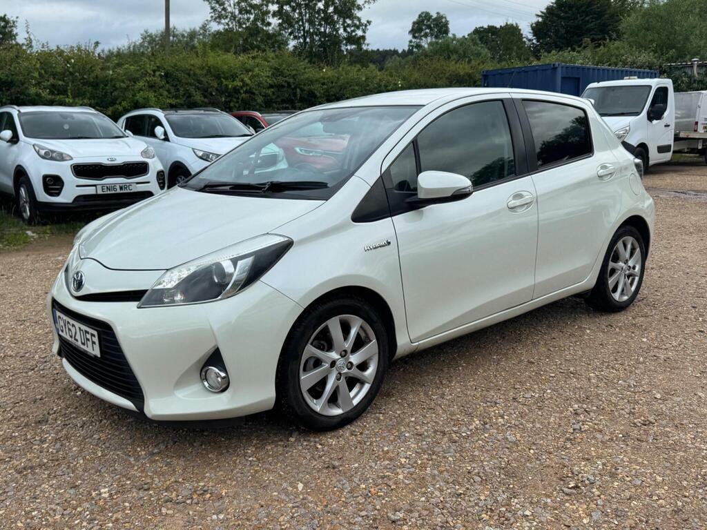 Toyota Yaris Hatchback Black #10