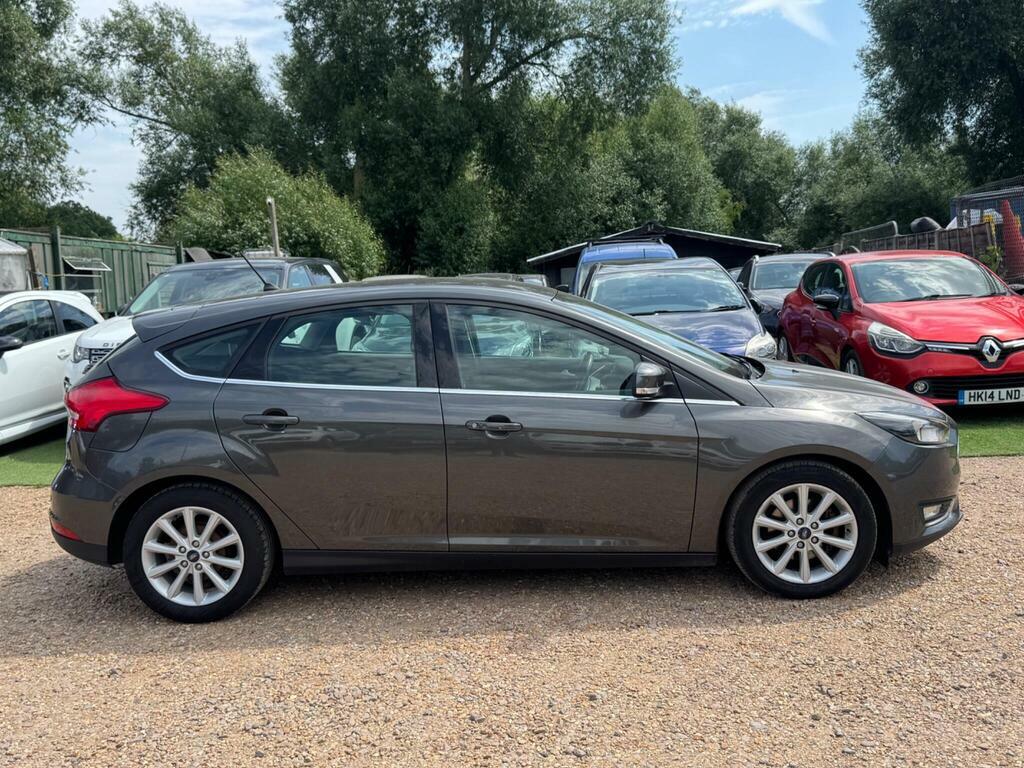 Ford Focus 1.5 Tdci Zetec Hatchback Euro 6 Red #35