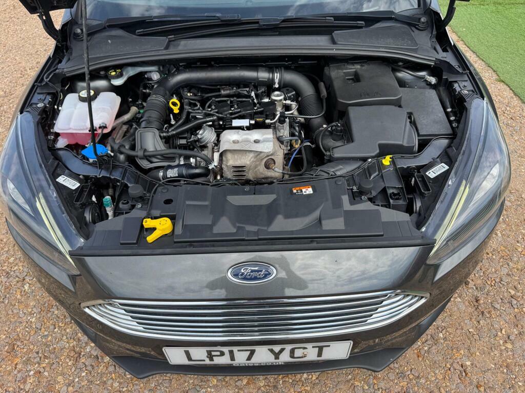 Ford Focus 1.5 Tdci Zetec Hatchback Euro 6 Red #17