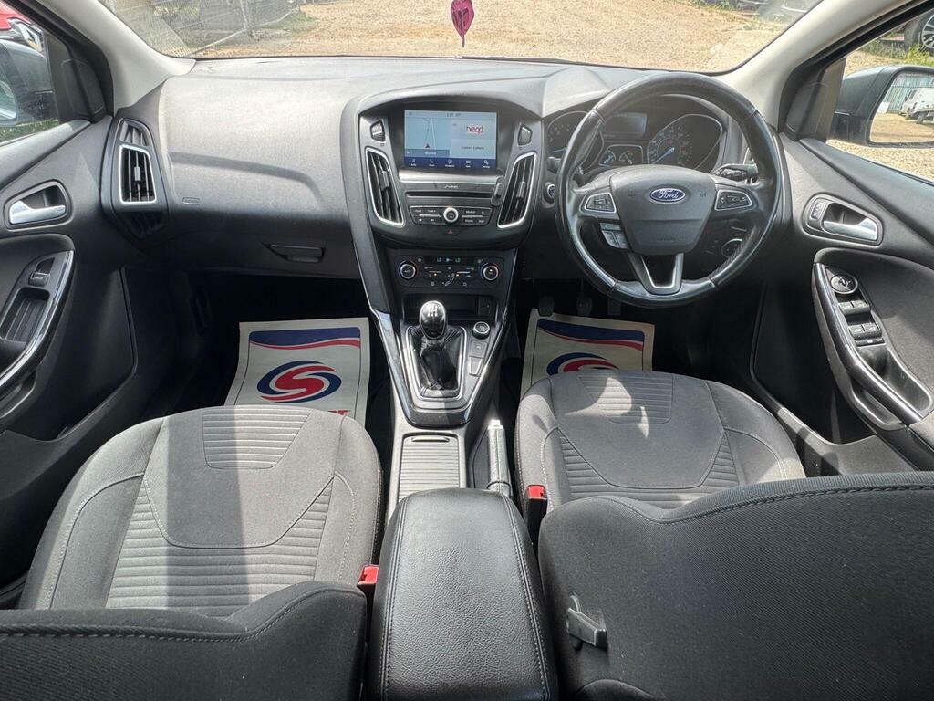 Ford Focus 1.5 Tdci Zetec Hatchback Euro 6 Red #43