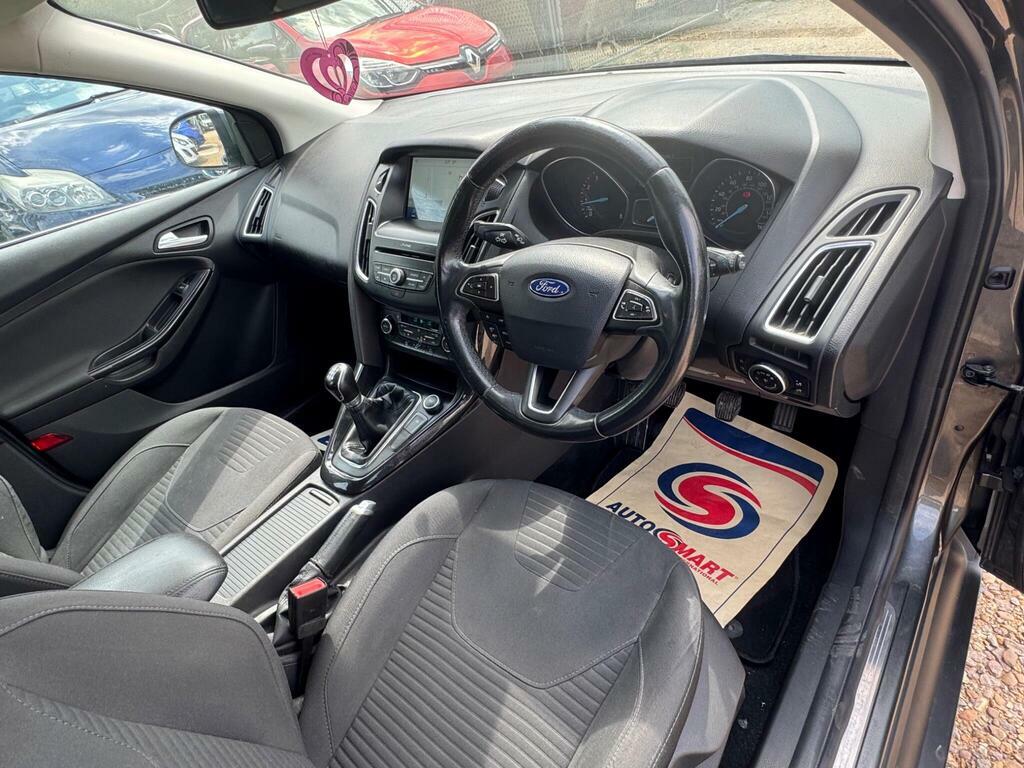 Ford Focus 1.5 Tdci Zetec Hatchback Euro 6 Red #36