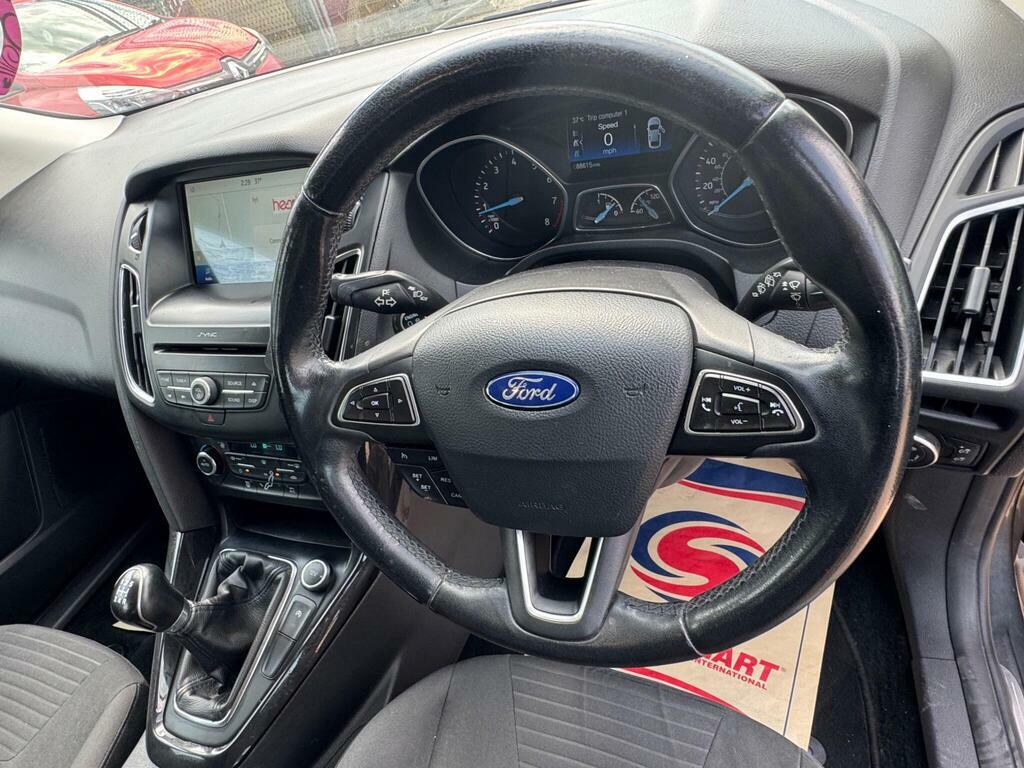 Ford Focus 1.5 Tdci Zetec Hatchback Euro 6 Red #47