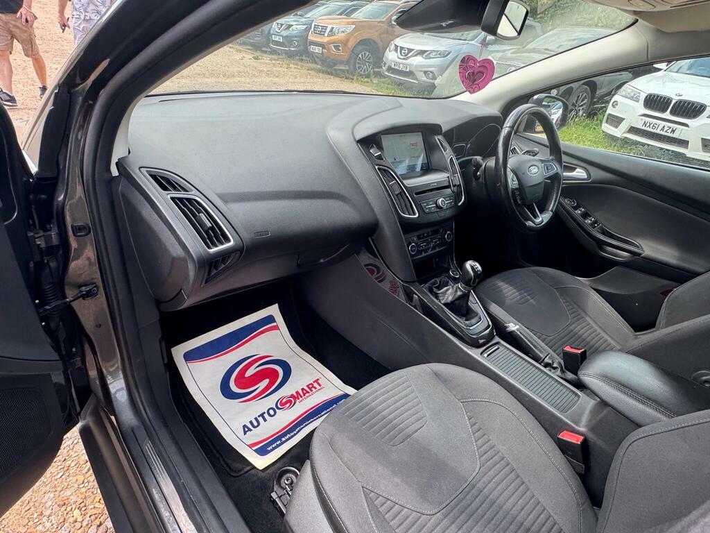 Ford Focus 1.5 Tdci Zetec Hatchback Euro 6 Red #39