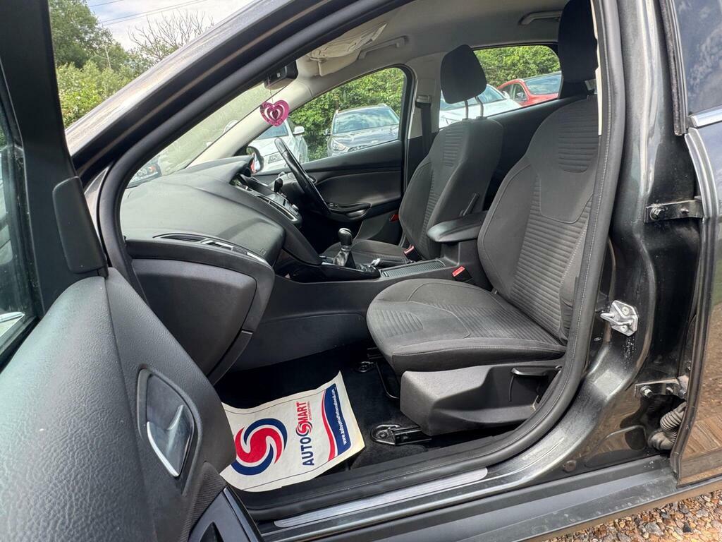 Ford Focus 1.5 Tdci Zetec Hatchback Euro 6 Red #41