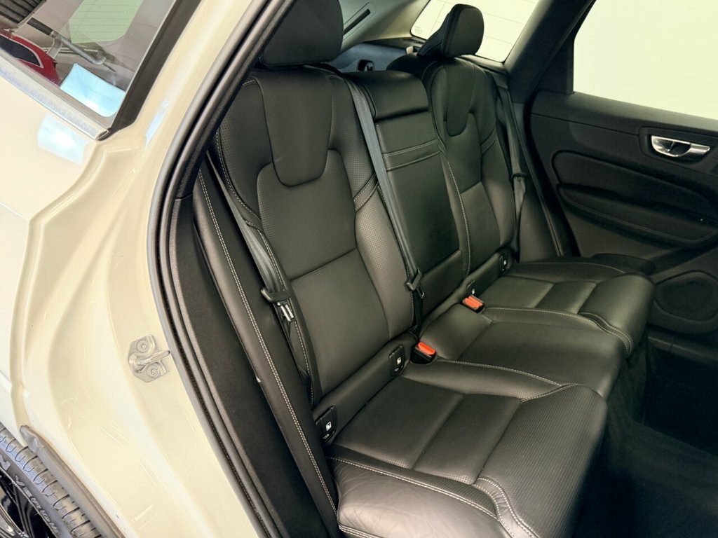 Volvo XC60 Suv KS69JWU White #6
