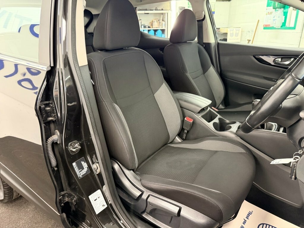Nissan Qashqai Suv DL69FMY Black #3