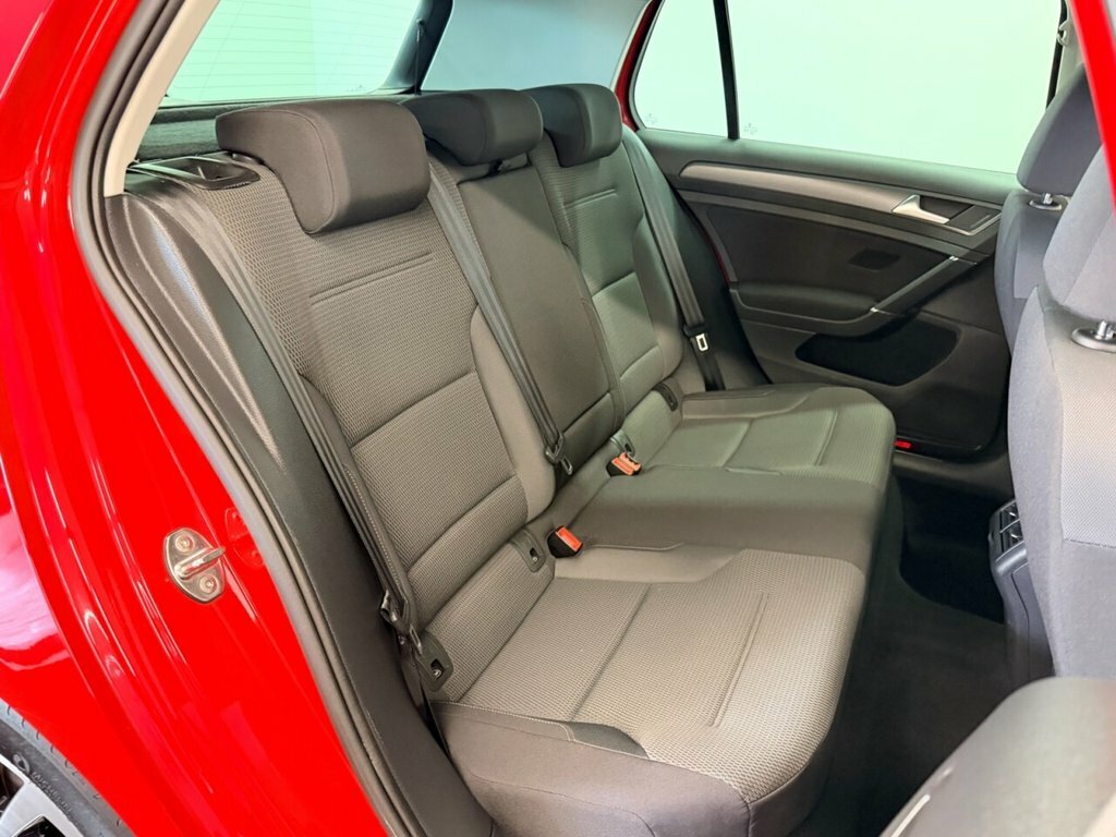 Volkswagen Golf Match Red #4