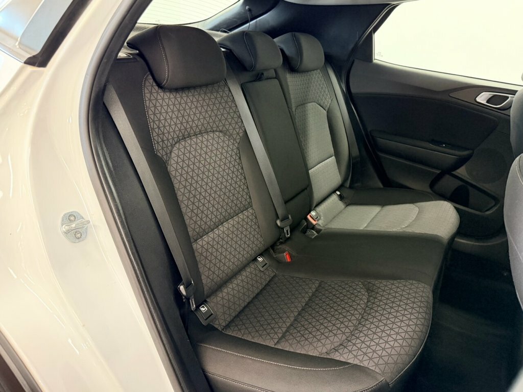 Kia Xceed Suv AYZ3085 White #4