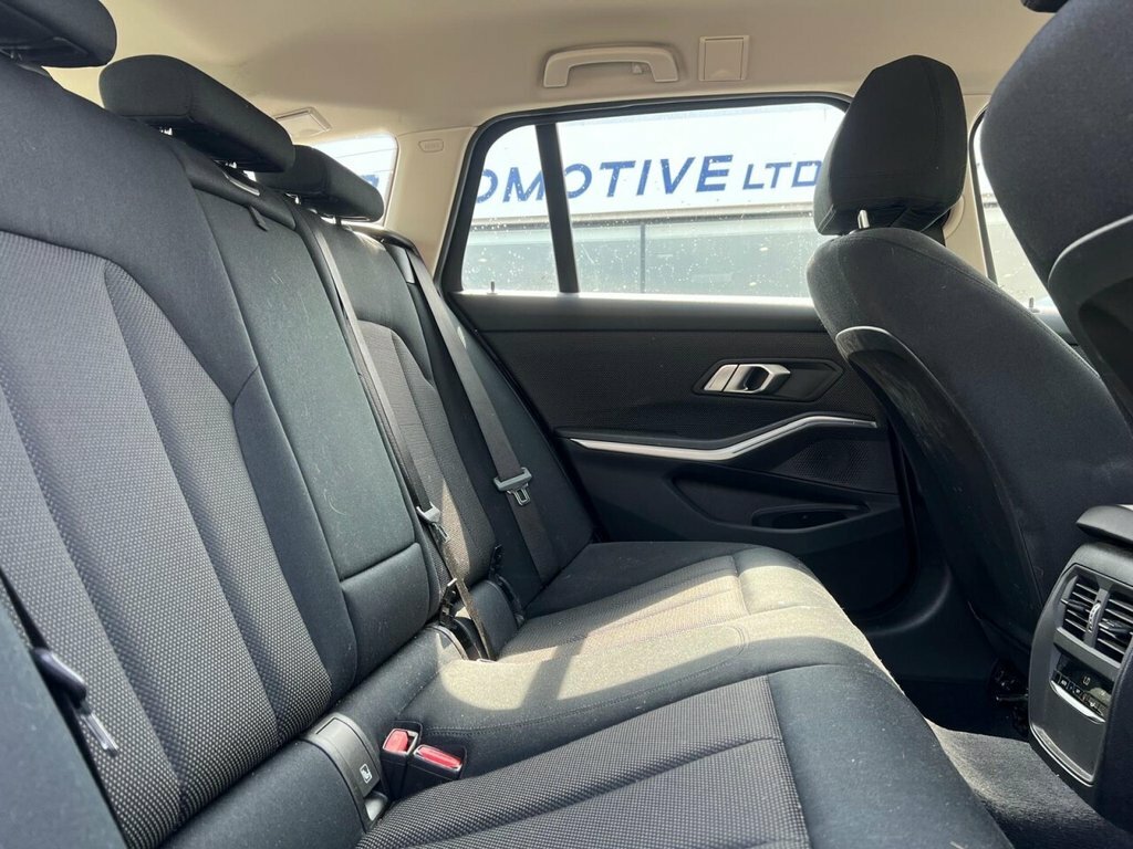 BMW 3 Series Estate GY21XZW Black #4