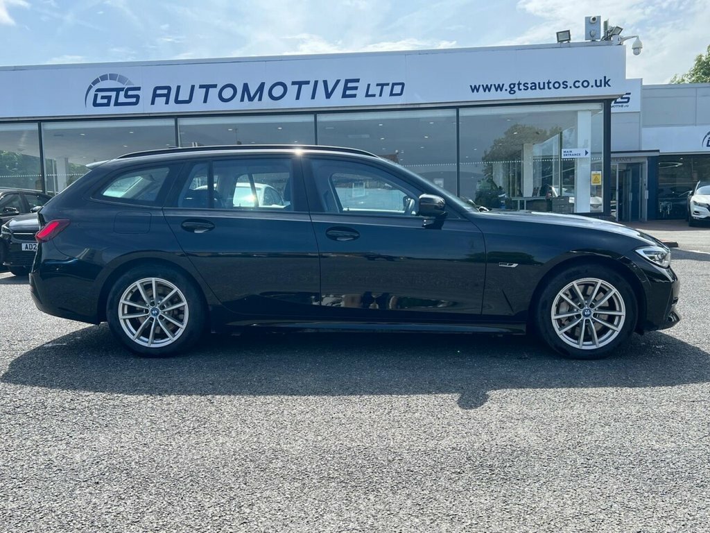 BMW 3 Series Estate GY21XZW Black #5