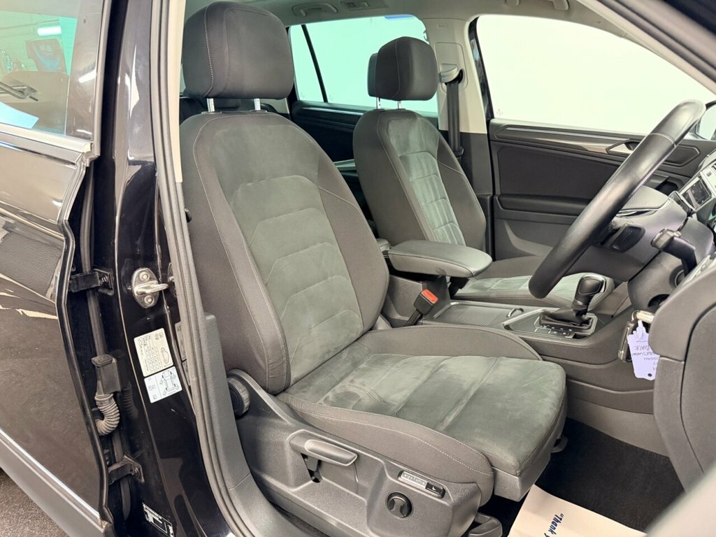 Volkswagen Tiguan Suv DA19URY Black #4