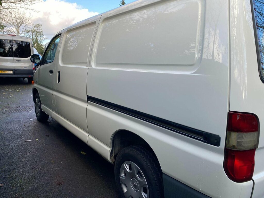 Toyota HiAce Panel Van 2.5 D-4d 300 Gs 200454 #2