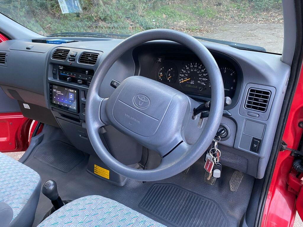 Toyota HiAce 2.5 2003 White #50