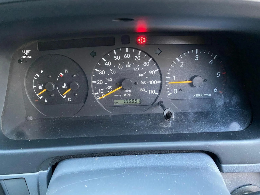Toyota HiAce 2.5 2003 White #24