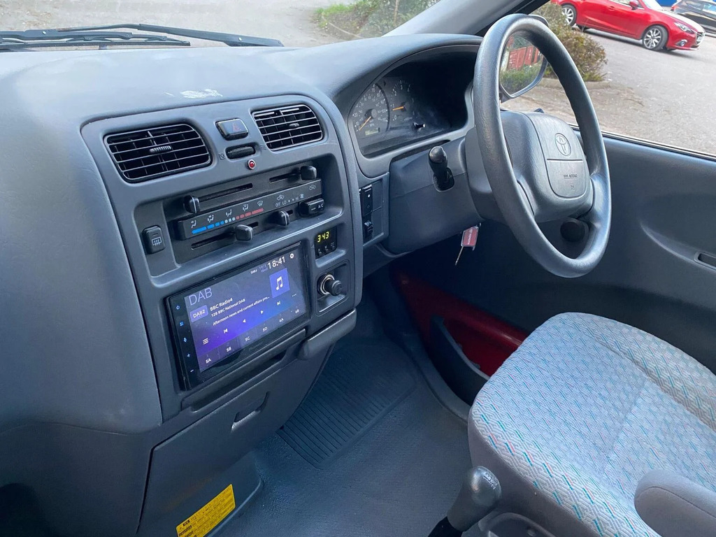 Toyota HiAce 2.5 2003 White #11
