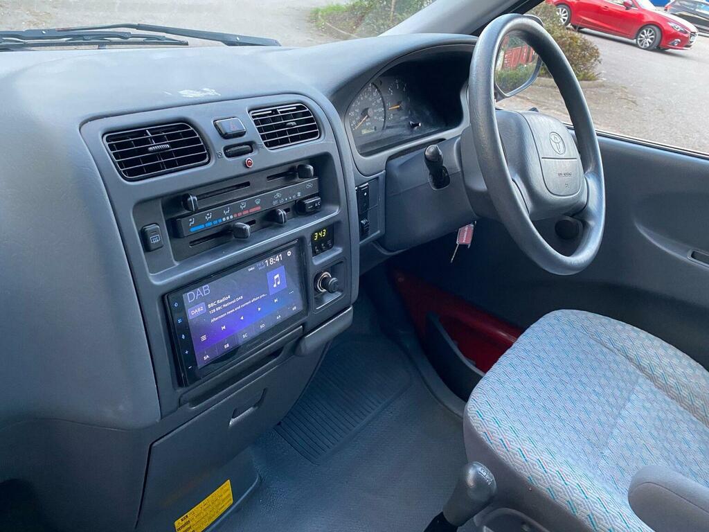 Toyota HiAce 2.5 2003 White #44