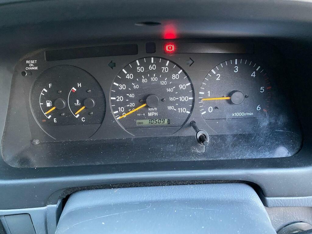 Toyota HiAce 2.5 2003 White #57
