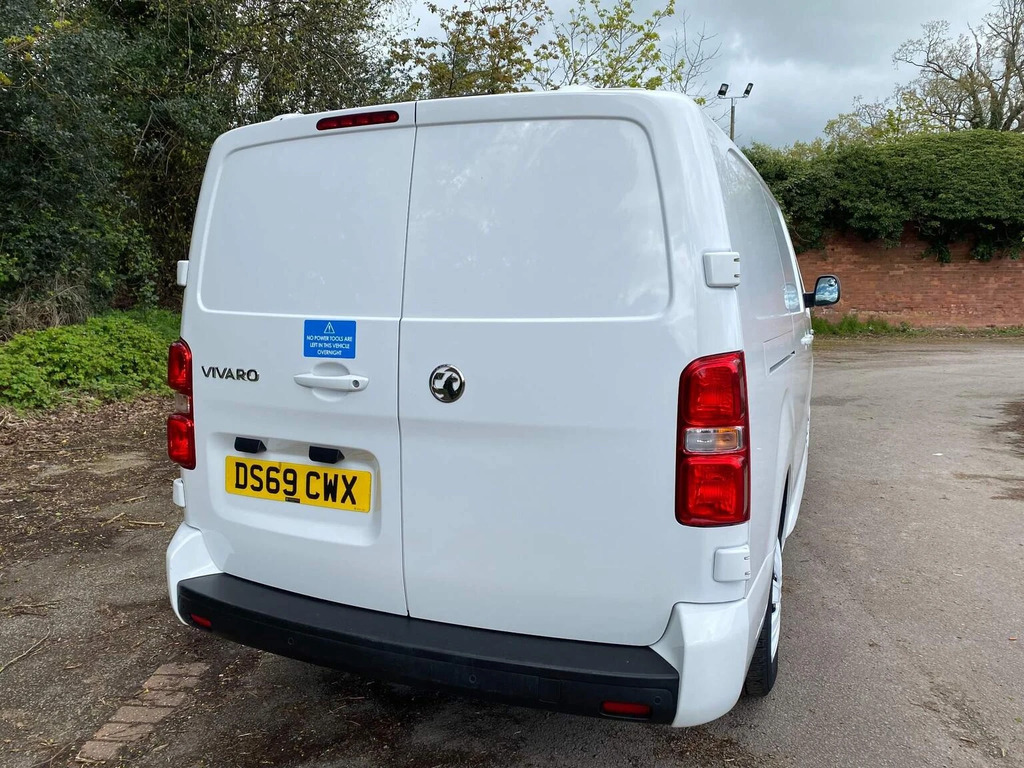 Vauxhall Vivaro Panel Van 2.0 Turbo D 3100 Sportive L2 H1 Euro 6 White #2