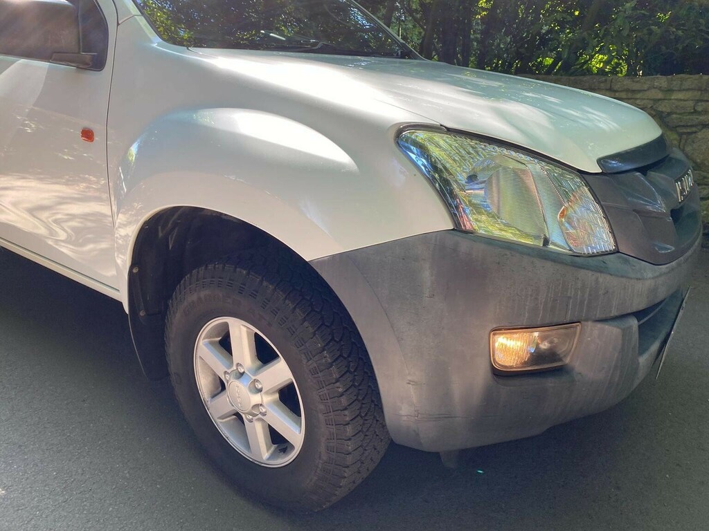 Isuzu D-Max 2.5 Td Blade Dcb 164 Bhp White #11