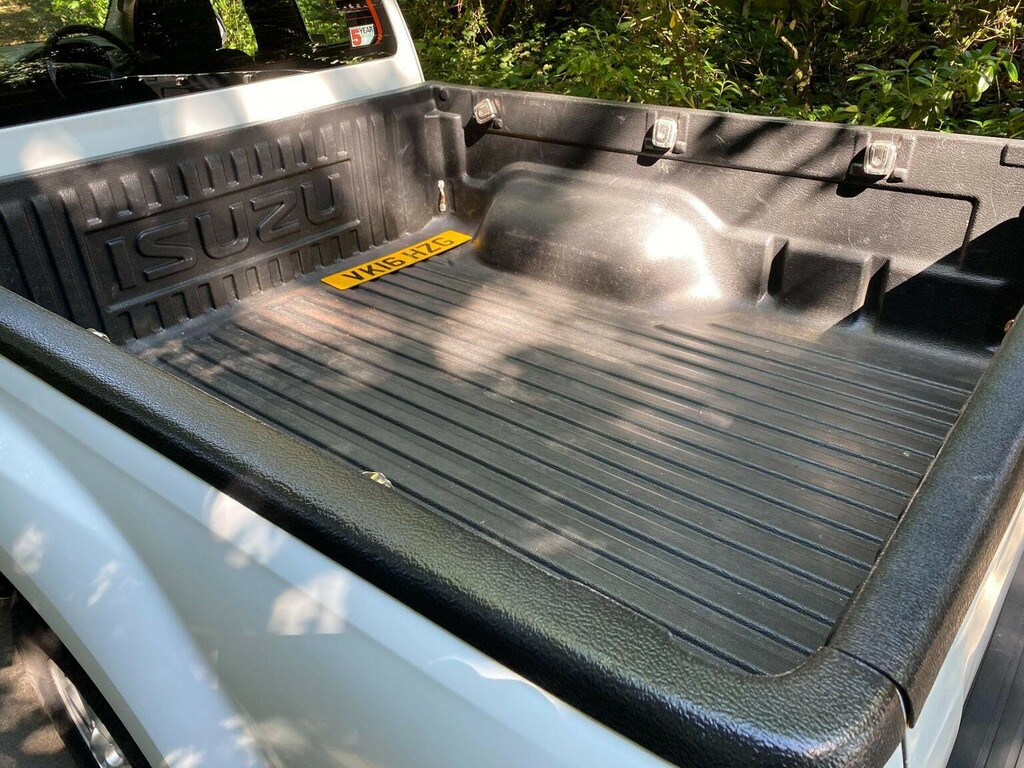 Isuzu D-Max 2.5 Td 4X4 White #3