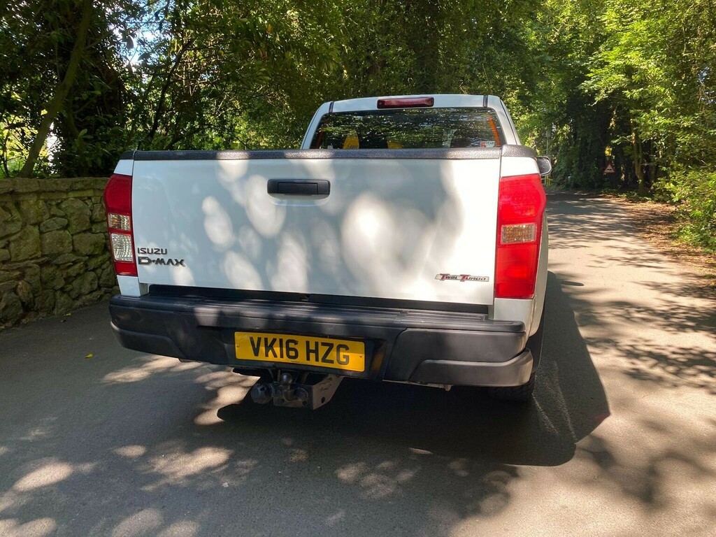 Isuzu D-Max 2.5 Td 4X4 White #4