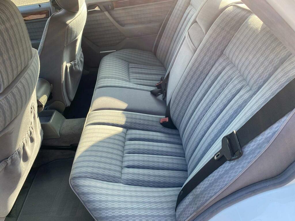 Mercedes-Benz 220 2.2 16V E White #6