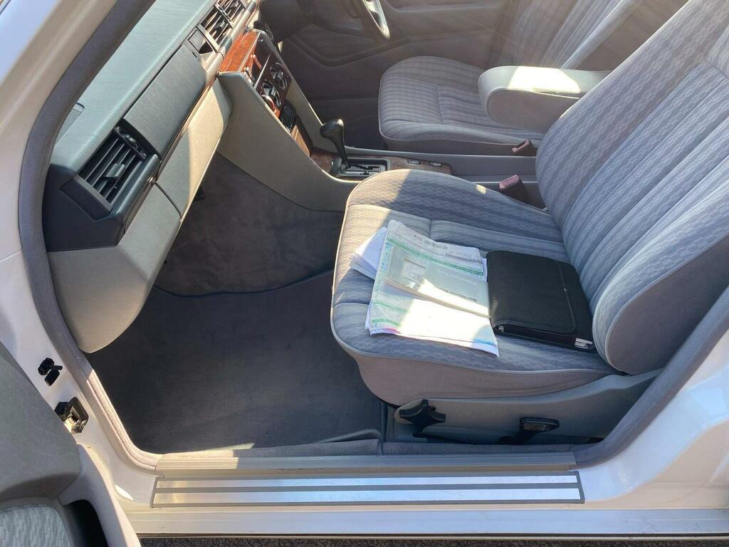 Mercedes-Benz 220 2.2 16V E White #5