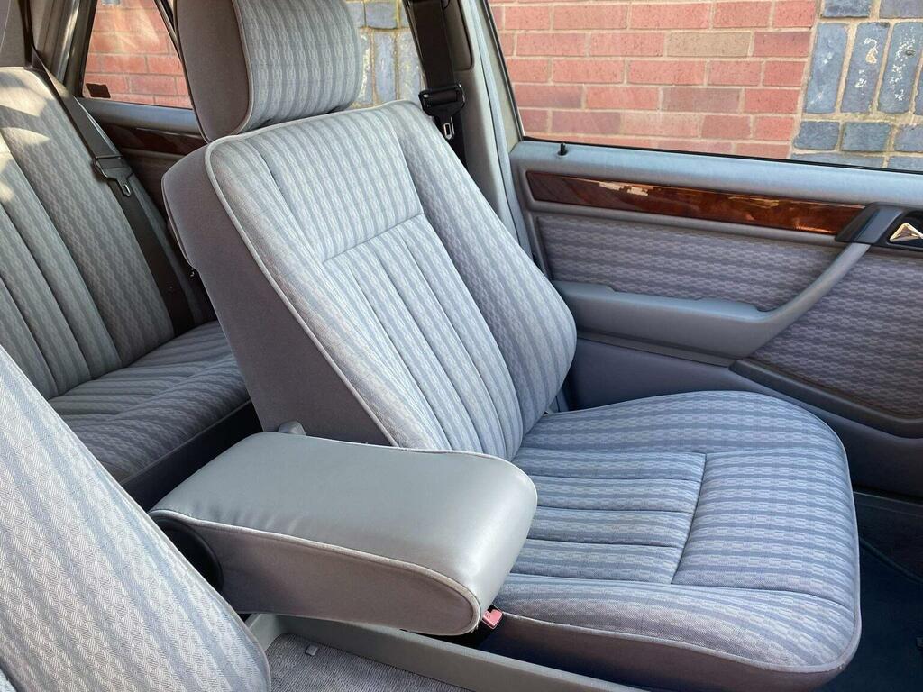 Mercedes-Benz 220 2.2 16V E White #2