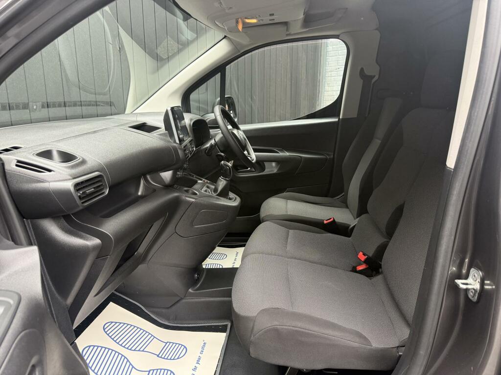 Citroen Berlingo Driver Pro White #37