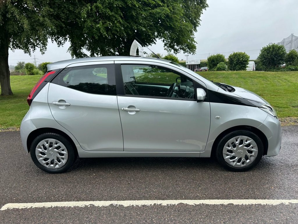 Toyota Aygo 1L X-play Silver #2