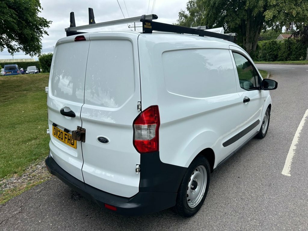 Ford Transit Courier Mpv White #3