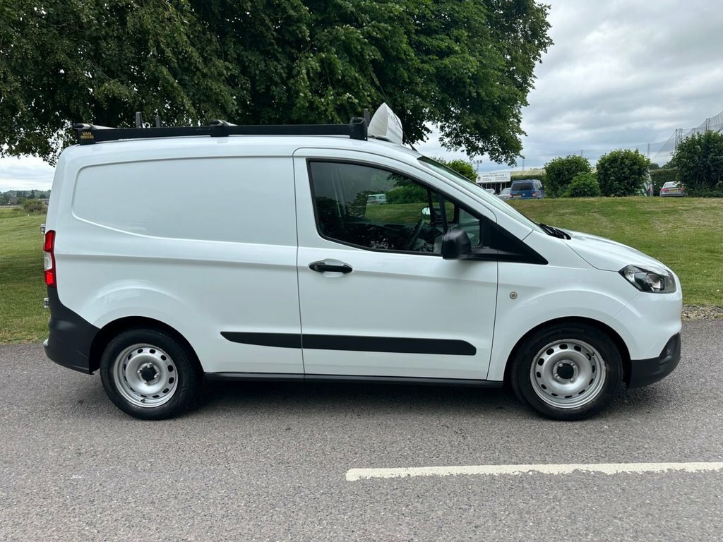 Ford Transit Courier Mpv White #2