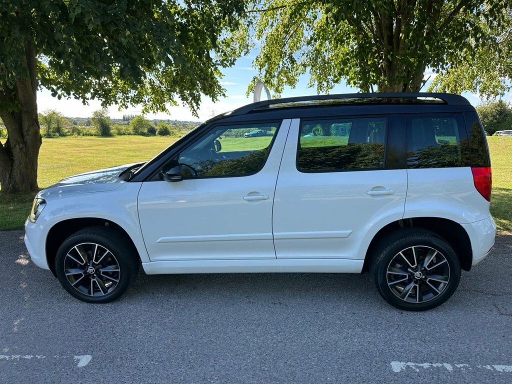 Skoda Yeti 1.2L Elegance White #6