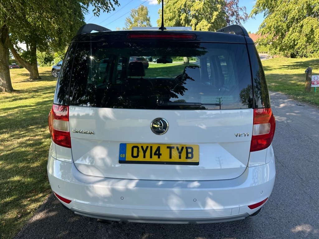 Skoda Yeti 1.2L Elegance White #3