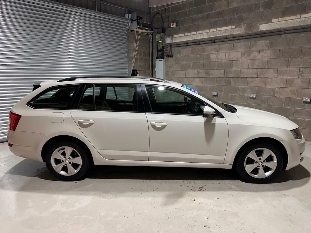 Skoda Octavia 1.6 Tdi Cr Greenline III White #4