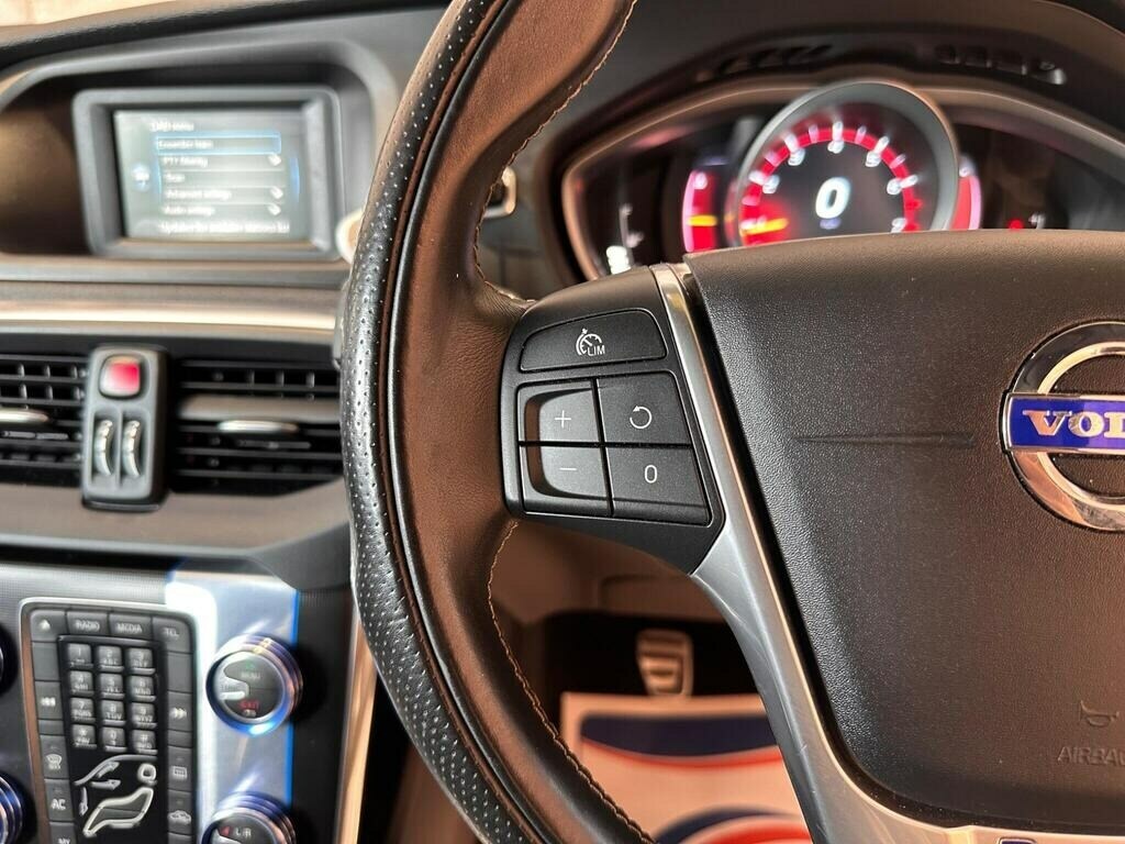 Volvo V40 V40 Momentum Nav T2 Black #26