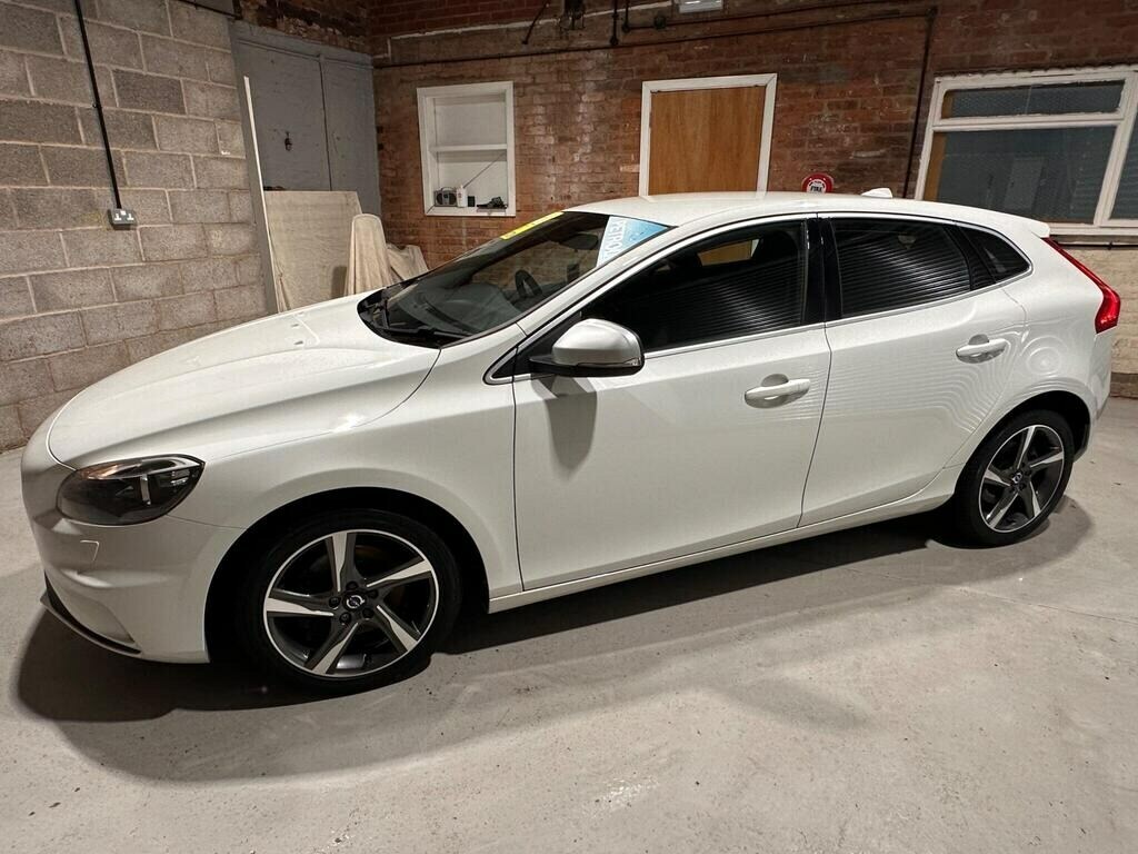 Volvo V40 V40 Momentum Nav T2 Black #13