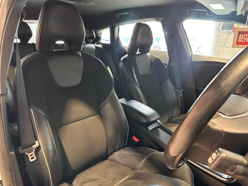Volvo V40 V40 Momentum Nav T2 Black #18