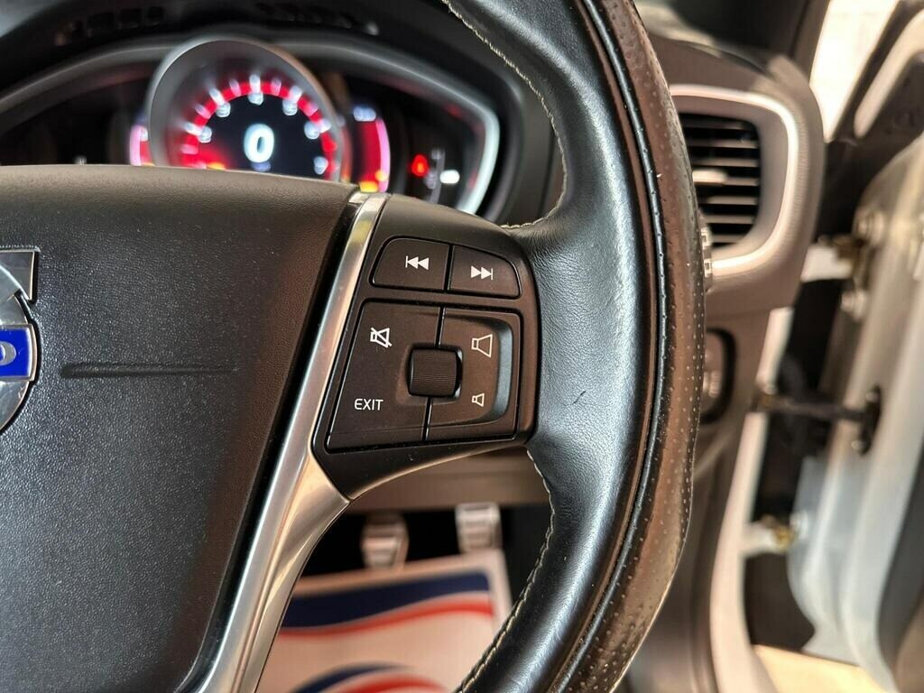Volvo V40 V40 Momentum Nav T2 Black #28