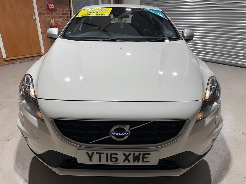 Volvo V40 V40 Momentum Nav T2 Black #16