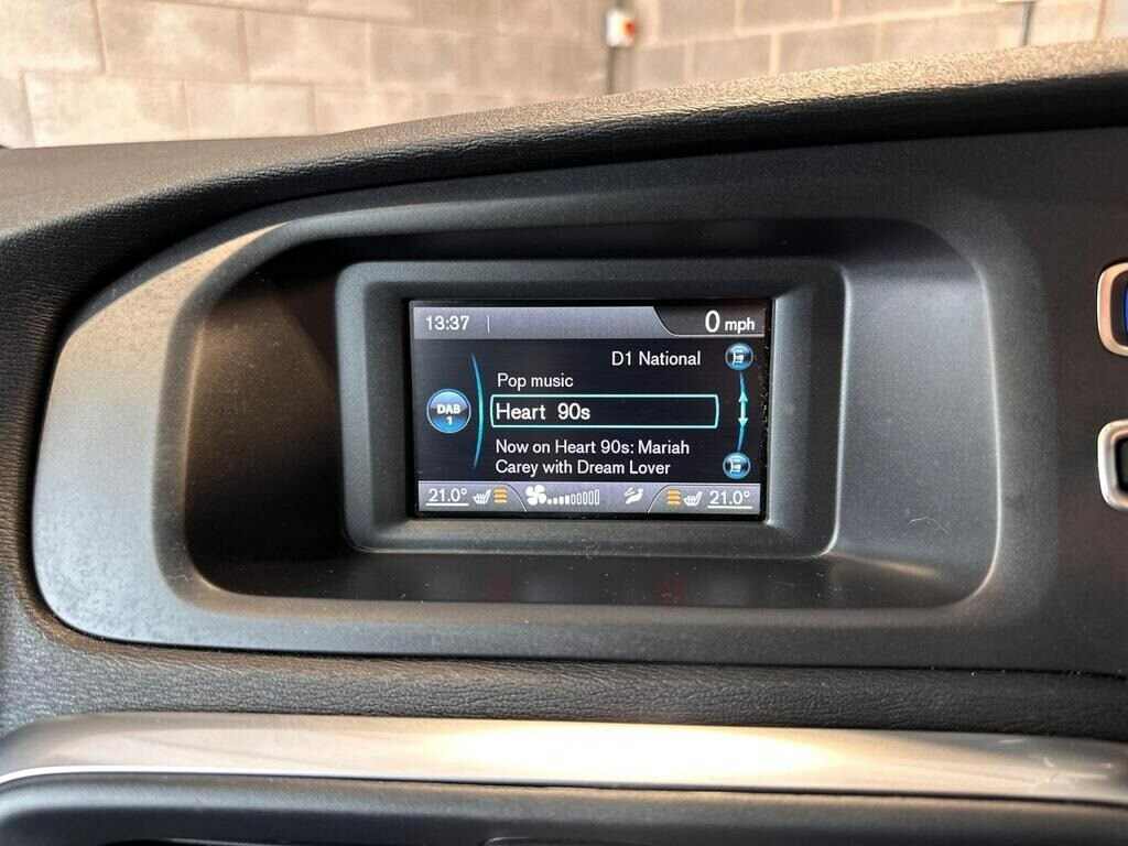 Volvo V40 V40 Momentum Nav T2 Black #32